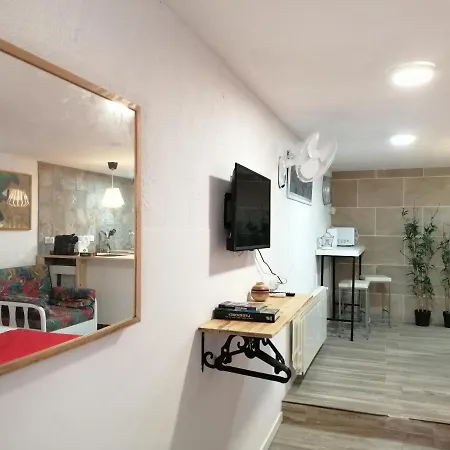 Costa Brava & Garden Apartment *
