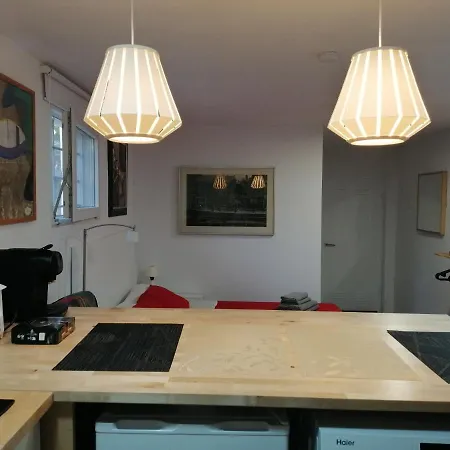 Costa Brava & Garden Apartment *