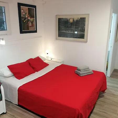 Costa Brava & Garden Apartment *